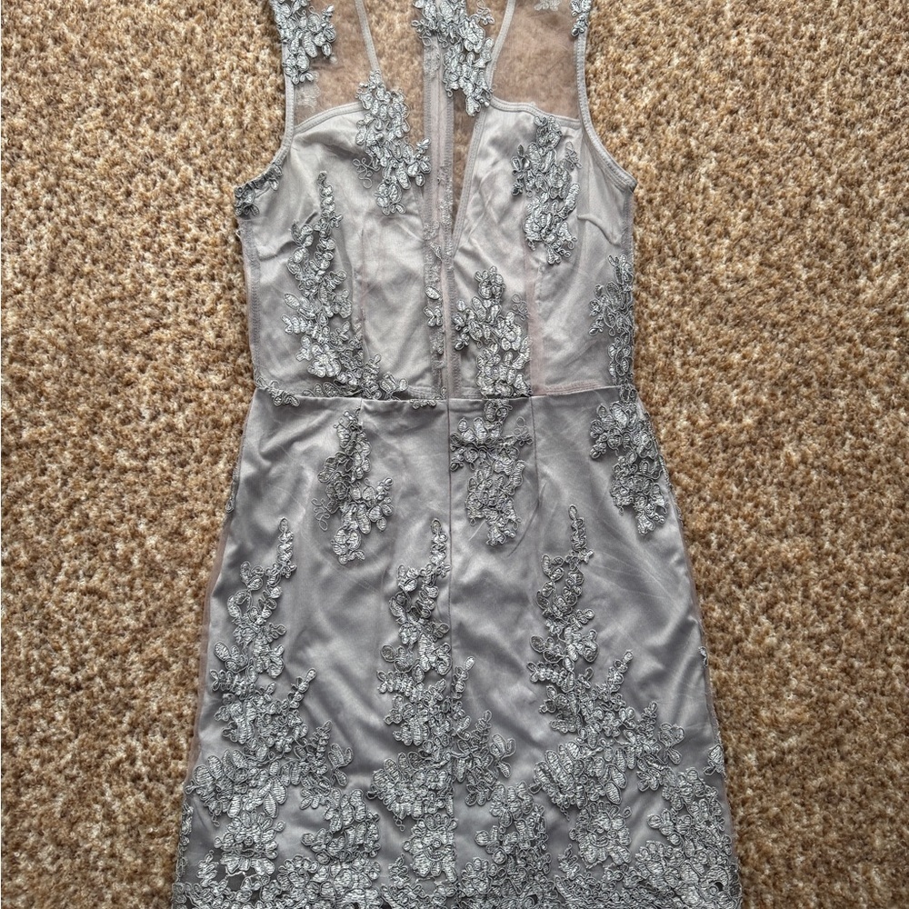 Tobi Women's Lace Cutout Sleeveless Dress V-neck Above Knee Sz Small - Picture 2 of 5